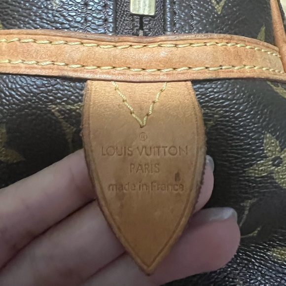 DISCONTINUED 100% AUTHENTIC Louis Vuitton Monogram Montorgueil PM - Picture 9 of 13